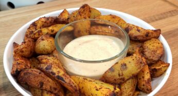 Crispy Air-Fried Potatoe Wedges and Fry Sauce